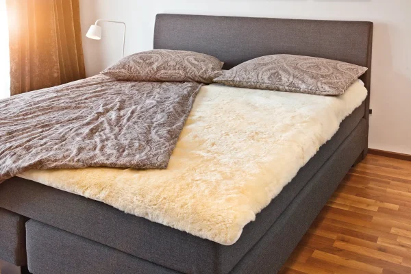 Betteinlage Classic aus Lammfell Ökotex + Bequem + BIO +  Milbenmindernd
